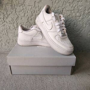 Nike Air Force 1 Low (GS) Triple White Youth Sneakers 314192-117 Size 4.5Y / 6W